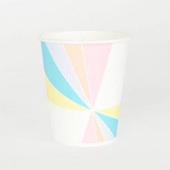 Pastellinsävyiset mukit