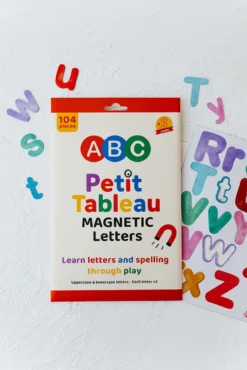 Värikkäät magneettikirjaimet